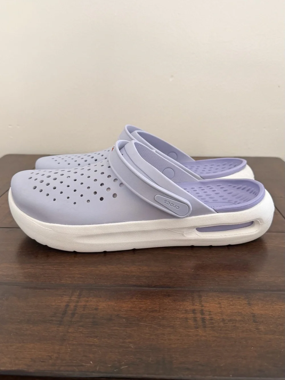 CROCS inmotion clogs